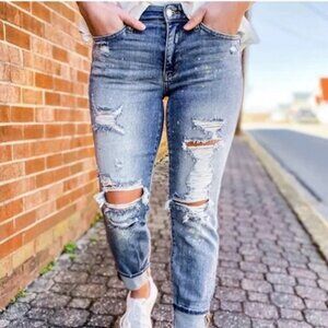 NWOT Judy Blue Paint Splashed Boyfriend Mid-rise Jean 9 distressed medium/light
